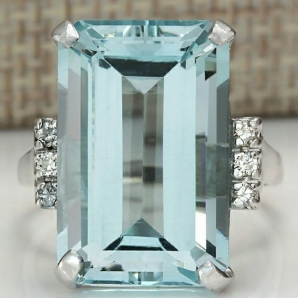 Silver Emerald Cut Aquamarine Ring - Picture 4 of 5
